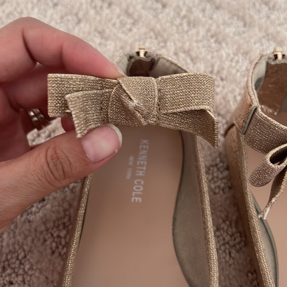 Kenneth Cole Little Girl Dress Shoes. Rose Metallic. Size 12. - Picture 4 of 5